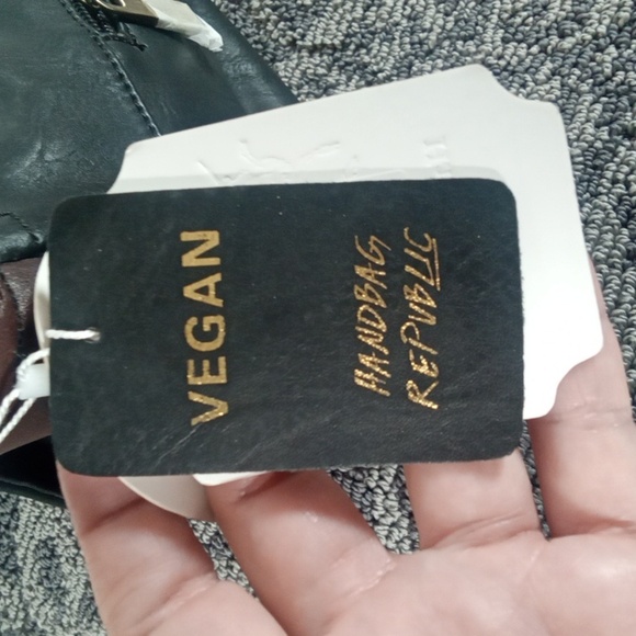 Republic Womens Vegan Leather Messanger Laptop Bag Womens - Picture 6 of 12